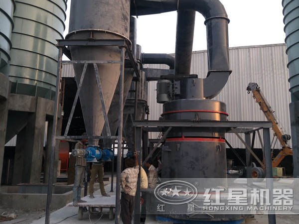 R型雷蒙磨粉機(jī)現(xiàn)場作業(yè)