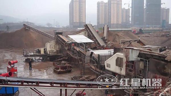 株洲大型移動(dòng)建筑垃圾破碎站廠區(qū)現(xiàn)場(chǎng)實(shí)拍