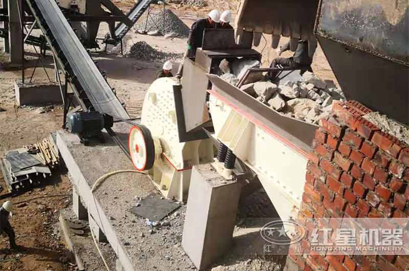 巨石破碎用重錘破碎機還是顎式破碎機，選擇可不簡單